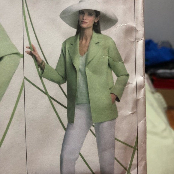 Vogue V2804 wardrobe for summer- pants- skirt- top- dress and jacket all include - Picture 5 of 12